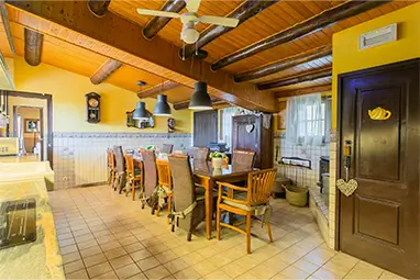 Cuina menjador tradicional bigues fusta Can Jordi del Montnegre - masia autèntica casa rural grups Catalunya