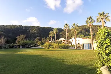 Team building corporatiu casa rural Can Jordi - reunions empresa natura Barcelona