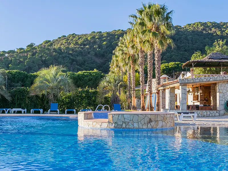 Piscina amb cascada i efectes LED Can Jordi del Montnegre - casa rural piscina il·luminada Barcelona