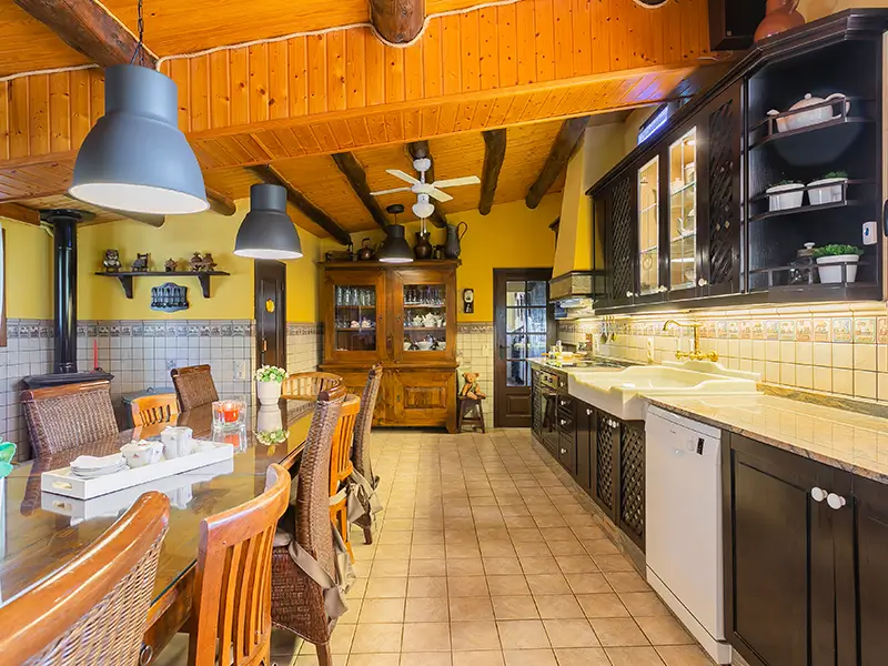 Cuina moderna completament equipada casa rural Can Jordi - cuina per a grups 20 persones Barcelona